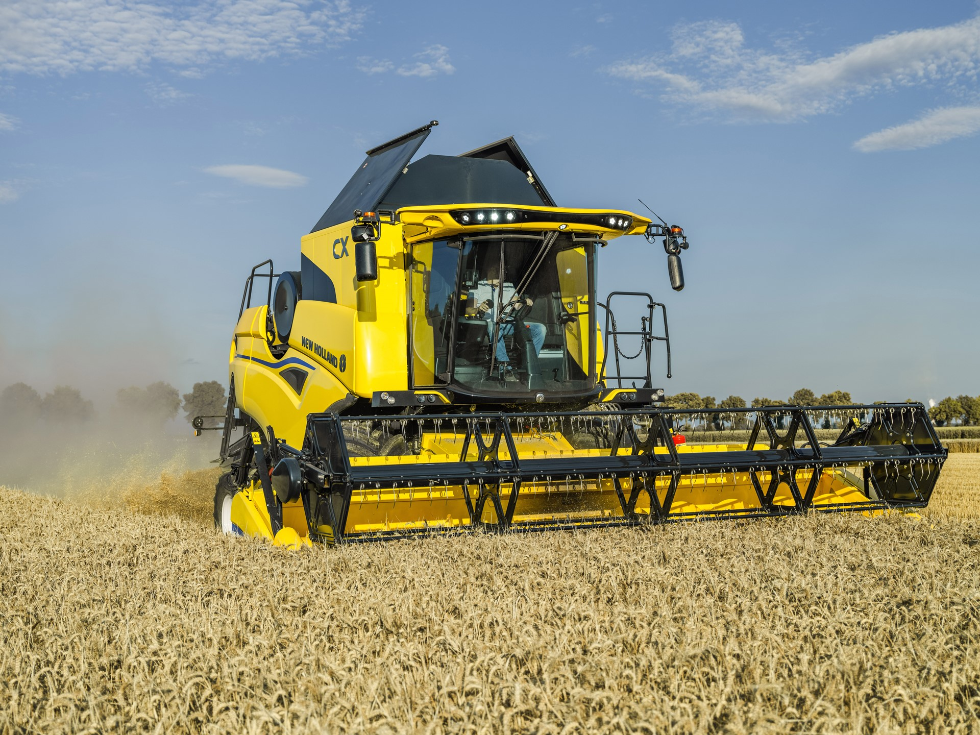 Комбайните New Holland CX и TC със сламотръси, както и съвместимите с тях хедери, са обновени за 2026 г.