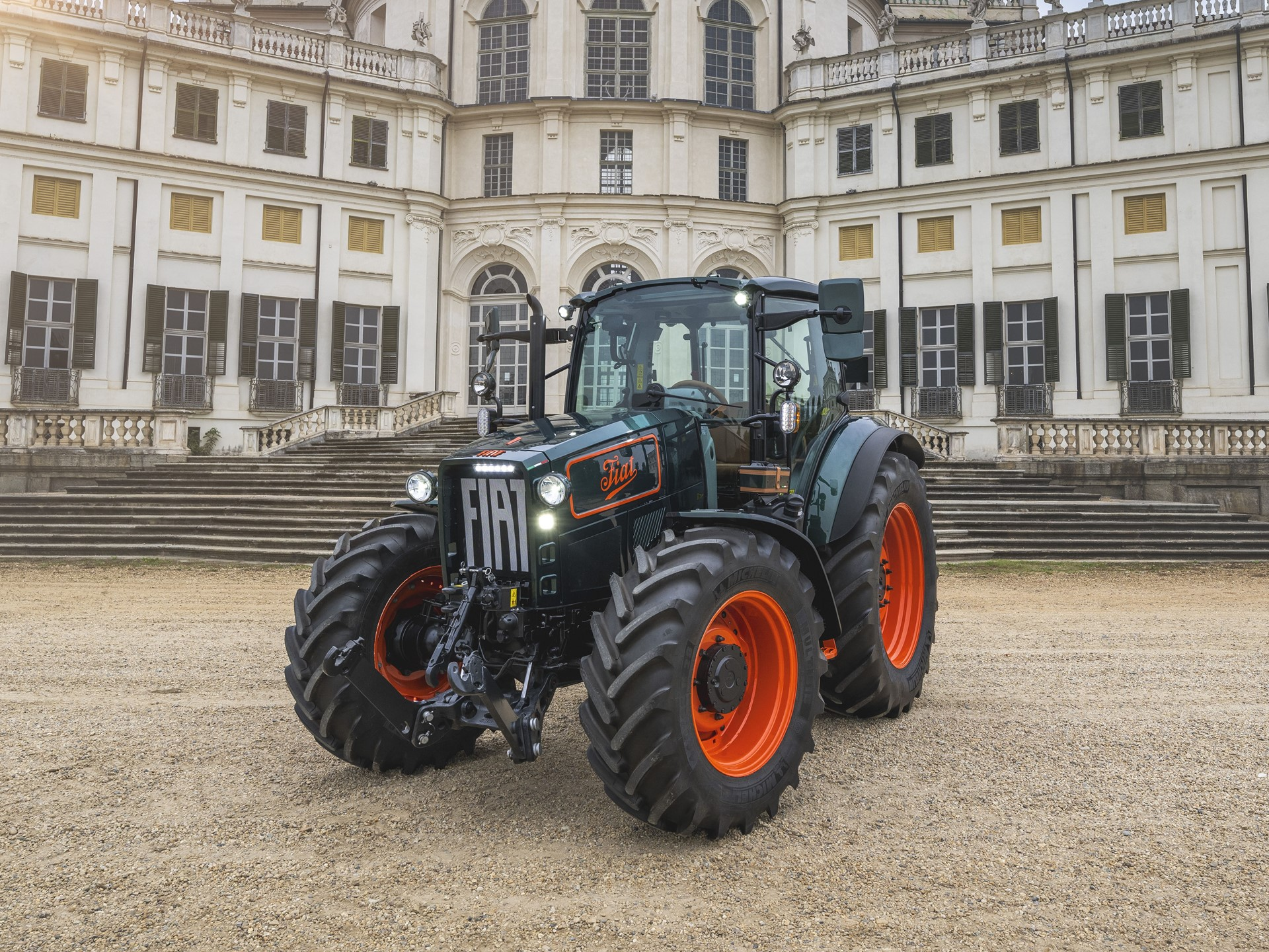 Впечатляващият концептуален трактор Il Trattore отдава почит на стила, който е в основата на италианското наследство на New Holland