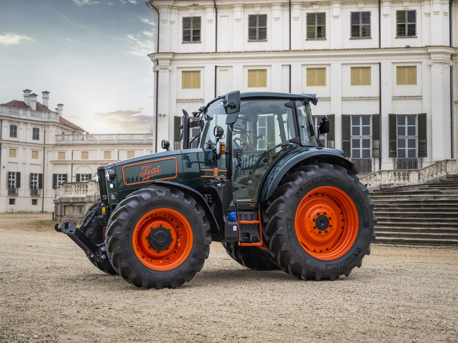 Впечатляващият концептуален трактор Il Trattore отдава почит на стила, който е в основата на италианското наследство на New Holland