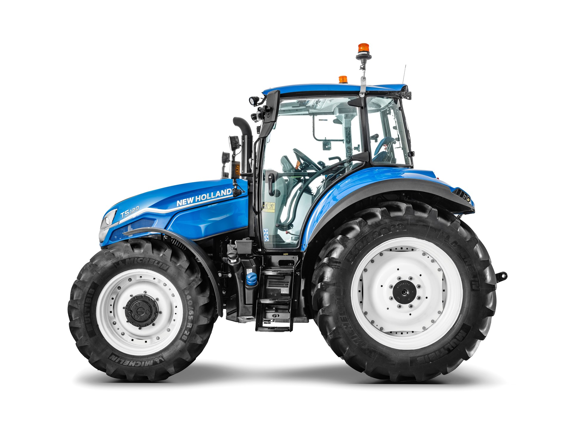 New Holland T5 Electro Command с 8-степенна IntelliShift: интелигентният мултифункционален трактор с автоматична скоростна кутия