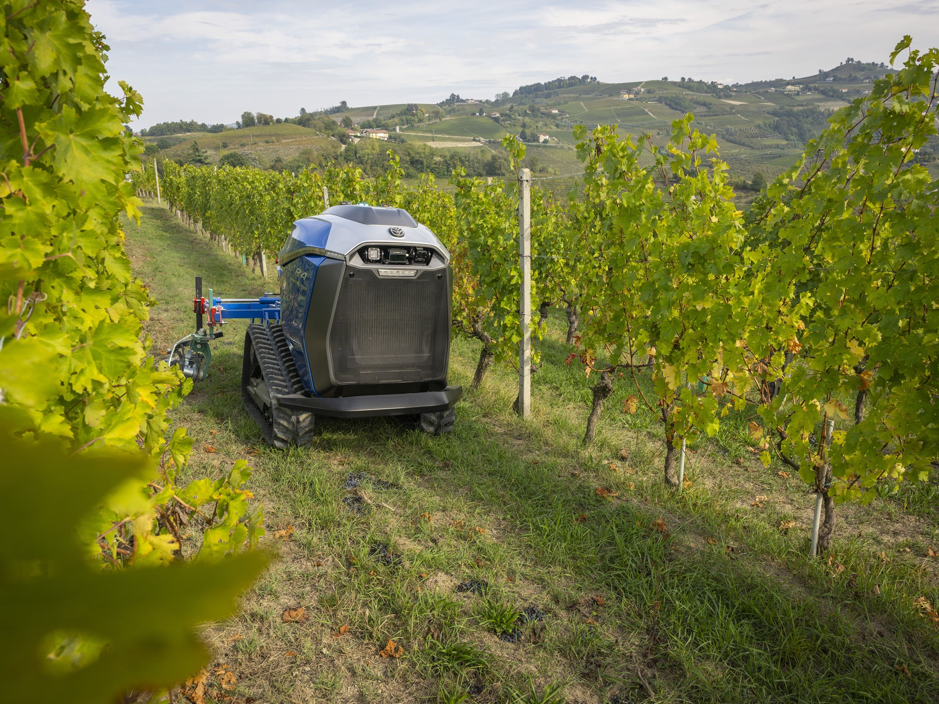 Автономната серия роботи R4 на New Holland - за лозарство и овощарство